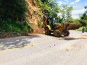 el día de hoy se realizó limpieza de diferentes derrumbes que existían en el tramo carretero de la Ruta Nacional RN 16 que conduce de Chiquimulilla hacia el Boquerón