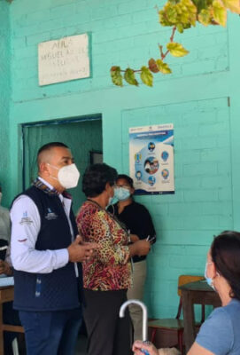 El Sr. Gobernador Departamental, Obdulio Herrarte, visitó varios centros de vacunación de Santa Rosa y hace un llamado a la población que asistan a los diferentes puntos de vacunación para colocarse 1ra, 2da y 3ra dosis
